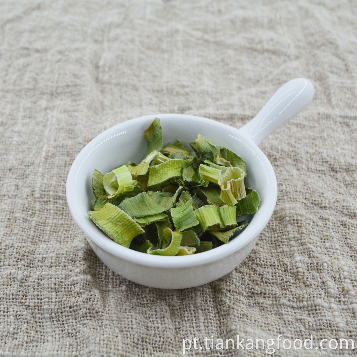 Dehydrated dried green leeks